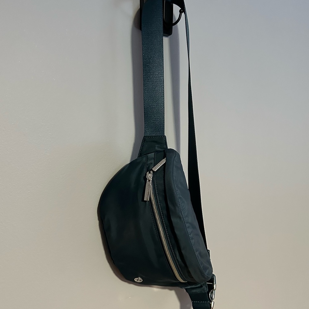 Lululemon Belt bag - Picture 3 of 9